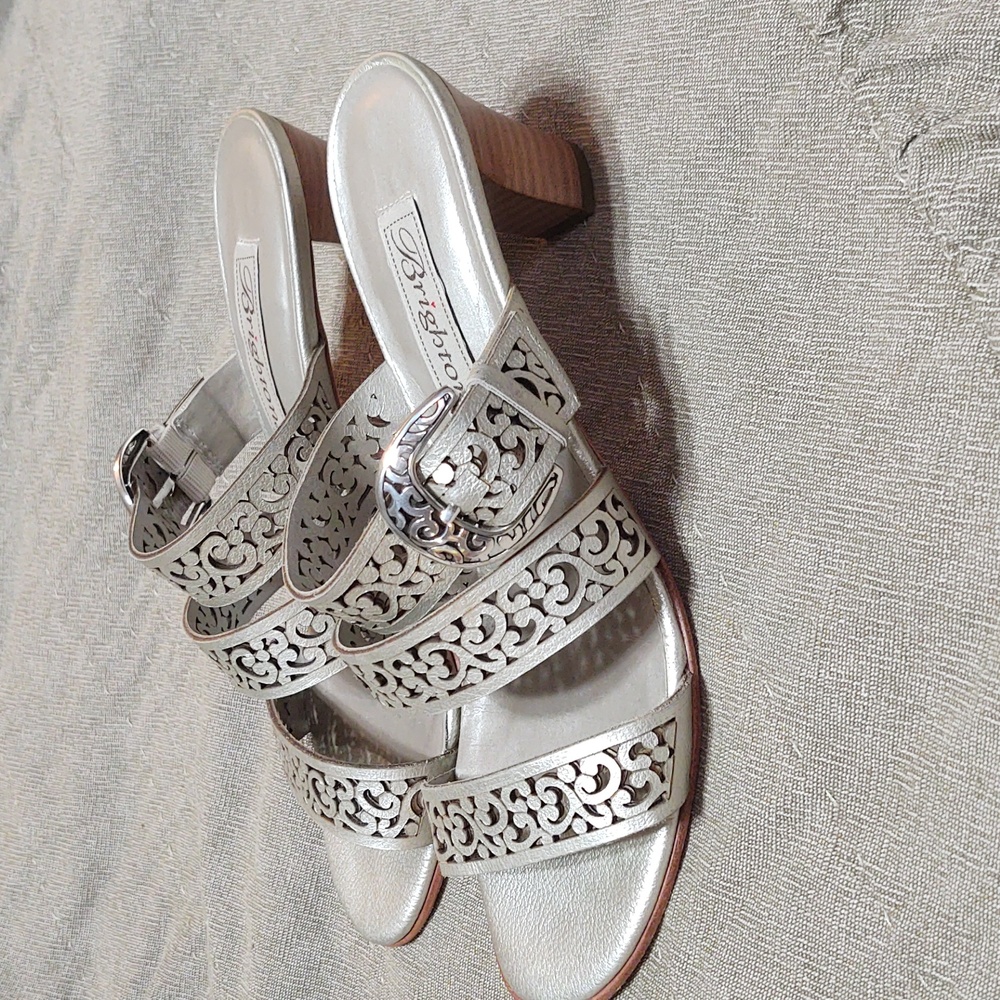 Brighton Women's Tinsel Champagne Metallic Silver Sandals size 7.5 M - Picture 4 of 9